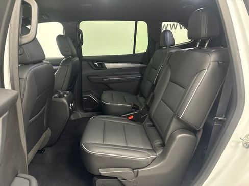 Used 2025 Buick Enclave Preferred FWD image 29