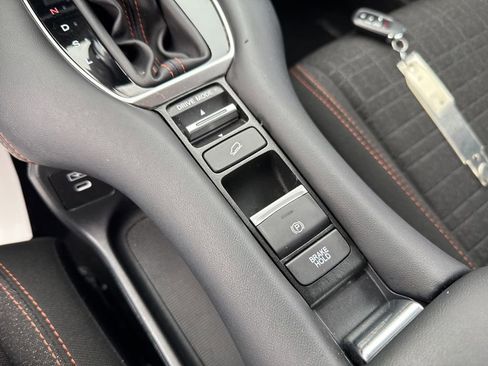 Used 2025 Honda HR-V Sport image 22