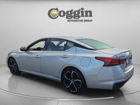 Used 2024 Nissan Altima 2.5 SR FWD image 3