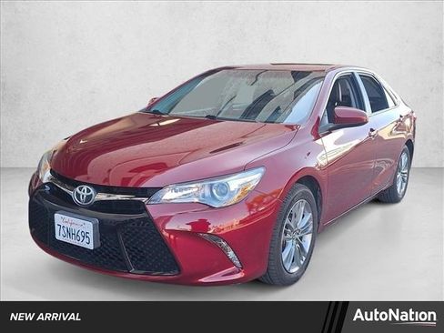 Used 2016 Toyota Camry SE image 1