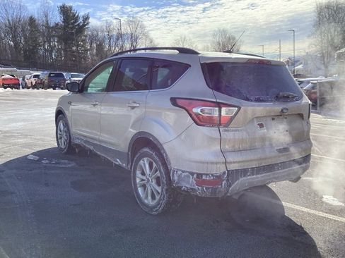 Used 2018 Ford Escape SE image 5