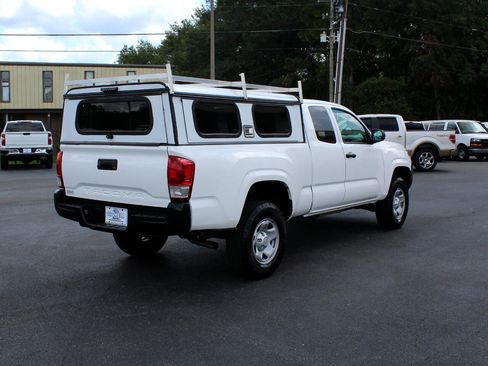 Used 2022 Toyota Tacoma SR image 12
