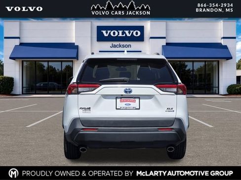 Used 2024 Toyota RAV4 XLE AWD/4WD image 5