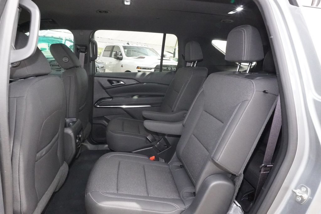 Used 2024 Chevrolet Traverse LT FWD image 25