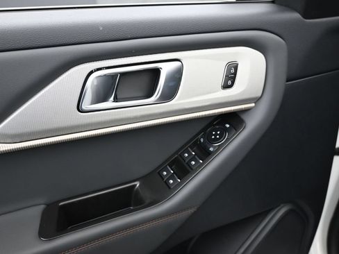 New 2026 Ford Explorer Active RWD image 9