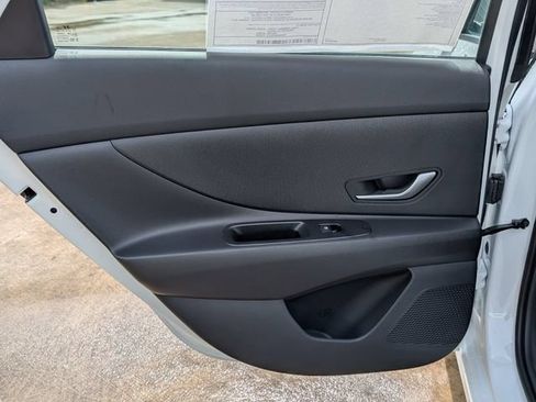 New 2026 Hyundai Elantra SE FWD image 22