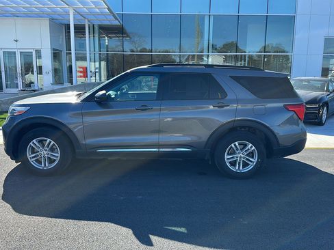 Used 2023 Ford Explorer XLT image 9