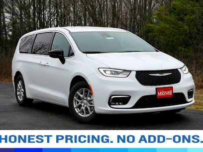 New 2026 Chrysler Pacifica Select