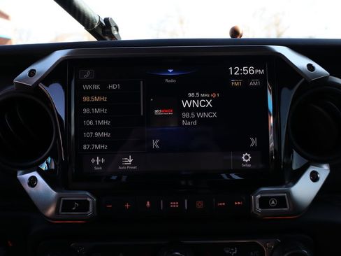 Used 2022 Jeep Gladiator Sport image 22