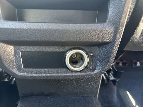 Used 2018 Volkswagen Tiguan S image 34