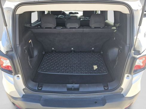 Used 2018 Jeep Renegade Altitude FWD image 26