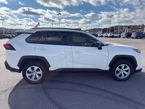 Used 2020 Toyota RAV4 LE image 6