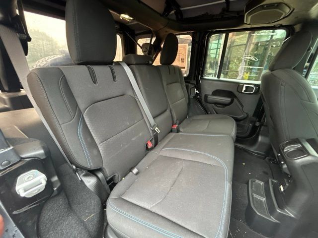 Used 2023 Jeep Wrangler Unlimited Rubicon 4xe w/ Cold Weather Group AWD/4WD image 33