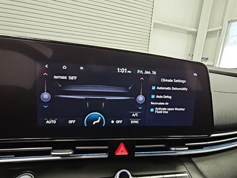 Used 2024 Hyundai Elantra SEL w/ Convenience Package image 16