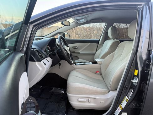Used 2010 Toyota Venza 4dr Wgn I4 AWD (Natl) image 5