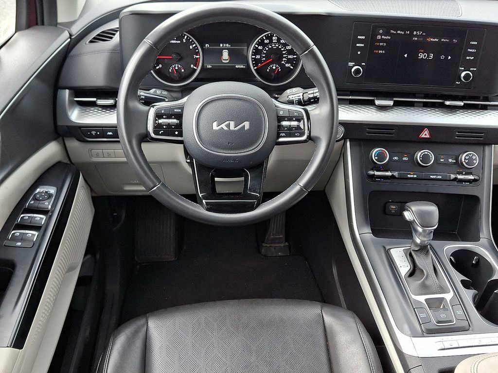 Used 2024 Kia Carnival LX FWD image 12