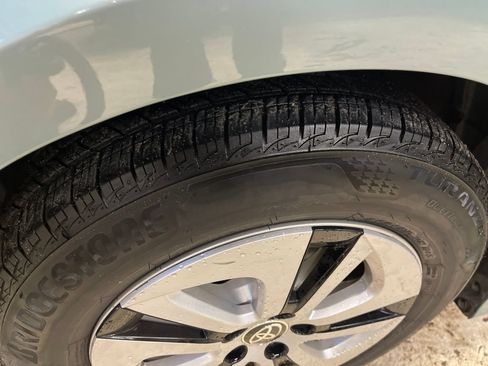 Certified 2017 Toyota Prius Three FWD image 11
