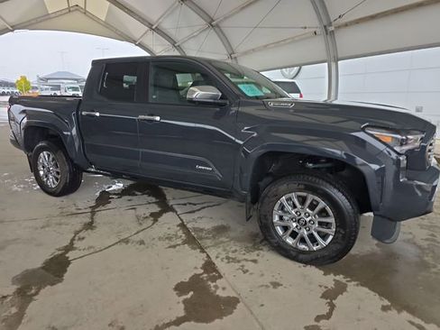 Used 2025 Toyota Tacoma Limited image 7