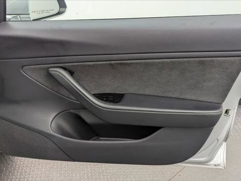 Used 2018 Tesla Model 3 Long Range RWD image 21