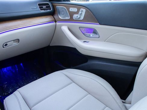 Used 2022 Mercedes-Benz GLS 450 4MATIC image 20