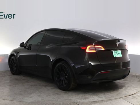 Used 2024 Tesla Model Y Long Range AWD/4WD image 17