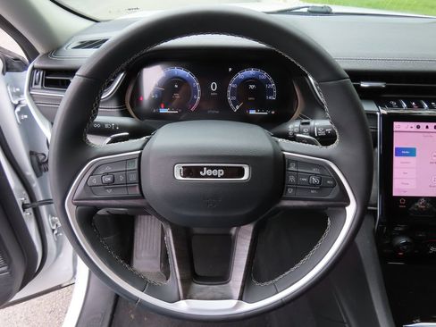 Certified 2023 Jeep Grand Cherokee L Limited AWD/4WD image 16