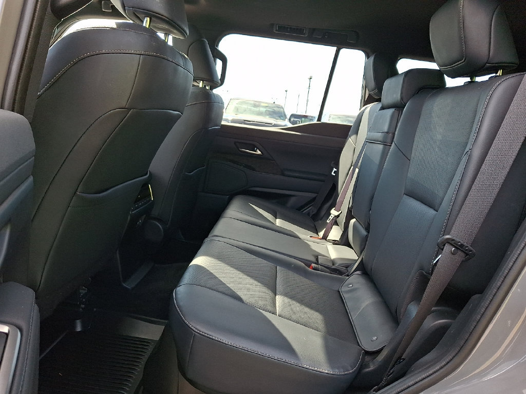 Used 2024 Lexus GX 550 w/ Accessory Package (2T) AWD/4WD image 10