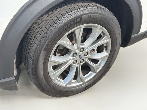 Used 2024 Ford Explorer XLT w/ Equipment Group 202A AWD/4WD image 34