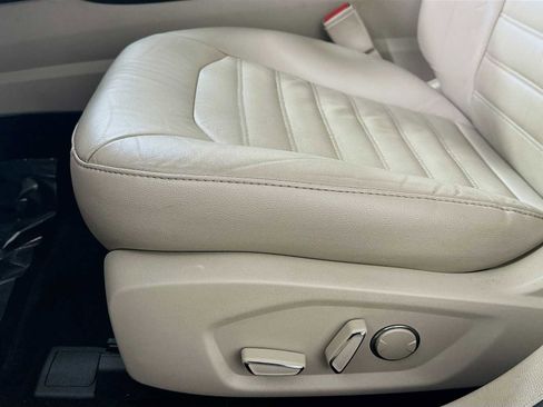 Used 2017 Ford Fusion SE w/ Fusion SE Technology Package image 17