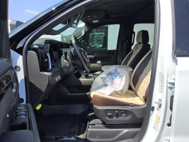 Used 2026 GMC Sierra 1500 AT4 w/ Technology Package AWD/4WD image 4