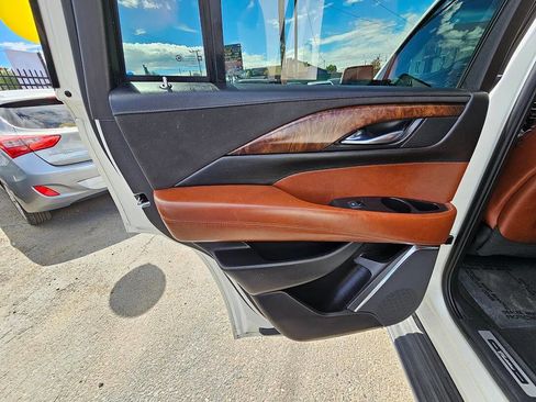 Used 2015 Cadillac Escalade Luxury image 35