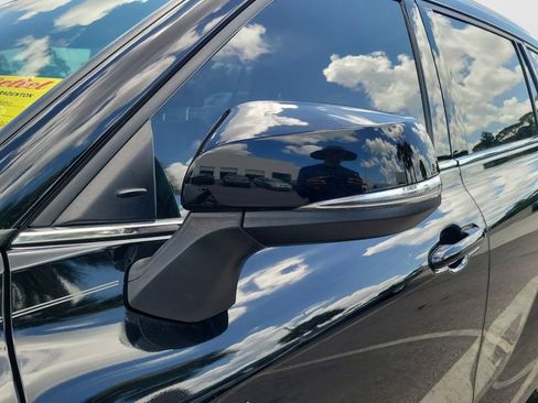 Used 2022 Toyota Highlander XLE AWD/4WD image 7