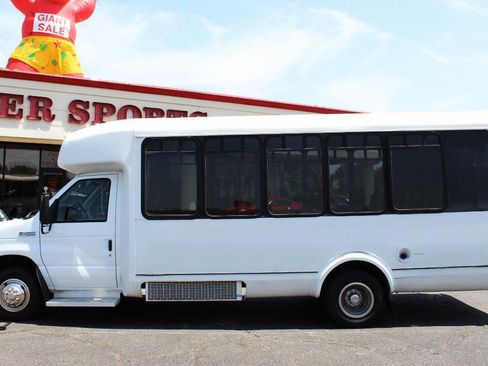 Used 2013 Ford E-450 and Econoline 450 Super Duty w/ Shuttle Bus Prep Pkg image 6