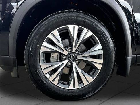 Certified 2023 Nissan Rogue SV FWD image 11