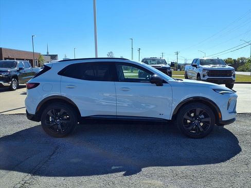 Used 2025 Buick Envision Sport Touring image 21