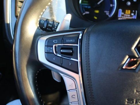 Used 2022 Mitsubishi Outlander LE image 13