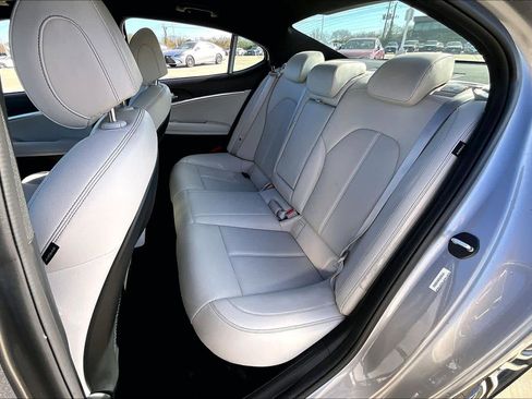 Used 2025 Genesis G70 2.5T image 19