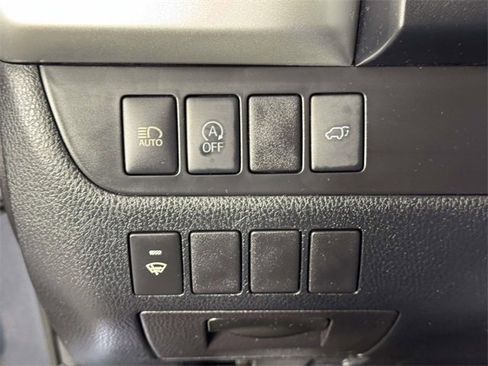 Used 2018 Toyota Highlander XLE image 19