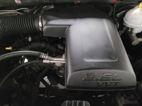 Used 2018 RAM 1500 Classic SLT image 30