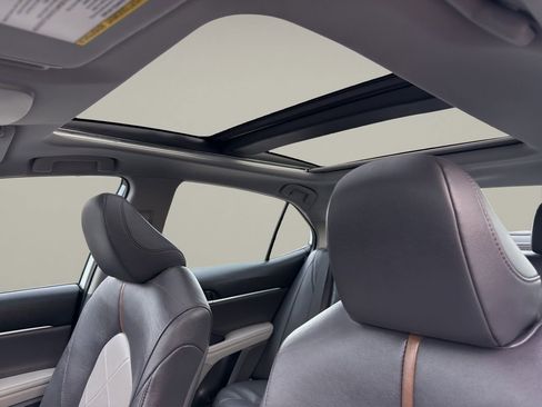 Used 2019 Toyota Camry XLE image 24