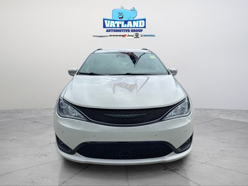 Used 2020 Chrysler Pacifica Limited FWD image 8