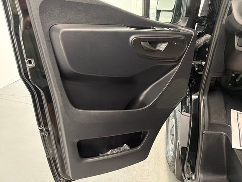 Used 2025 Mercedes-Benz Sprinter 3500 image 9