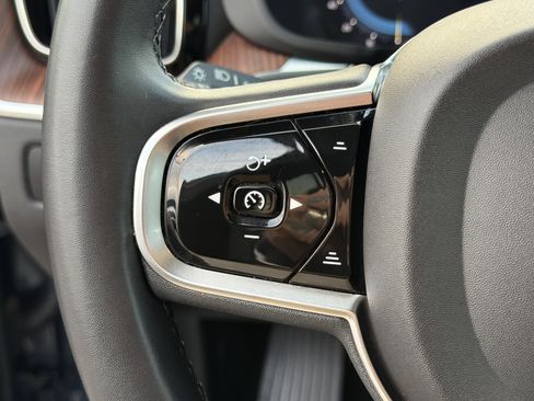 Used 2024 Volvo XC60 B5 Plus image 28