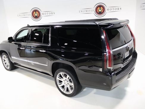 Used 2020 Cadillac Escalade ESV Premium Luxury image 11