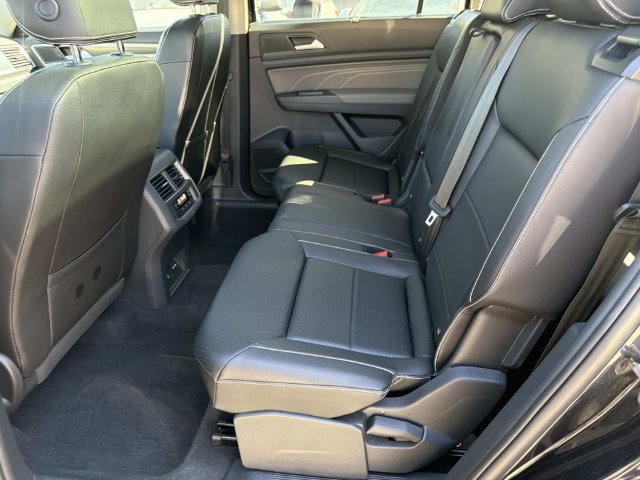 Certified 2023 Volkswagen Atlas SEL R-Line AWD/4WD image 11