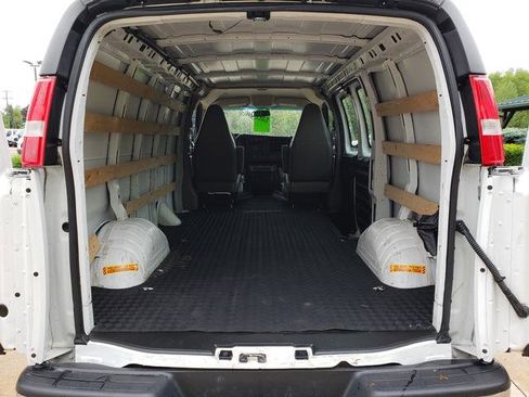 Used 2022 Chevrolet Express 2500 w/ Driver Convenience Package RWD image 5