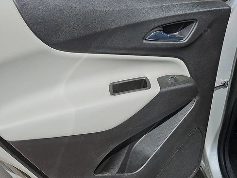 Used 2020 Chevrolet Equinox LS w/ LS Convenience Package FWD image 16