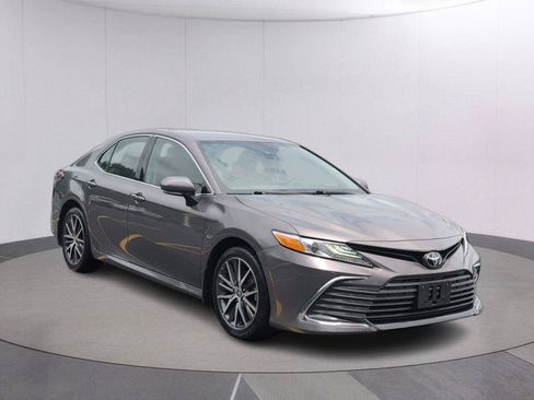 Used 2024 Toyota Camry XLE FWD image 9