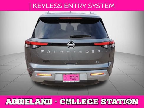 Used 2024 Nissan Pathfinder SL FWD image 5