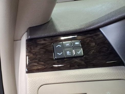 Used 2008 Cadillac DTS w/ Sun And Sound Package FWD image 16